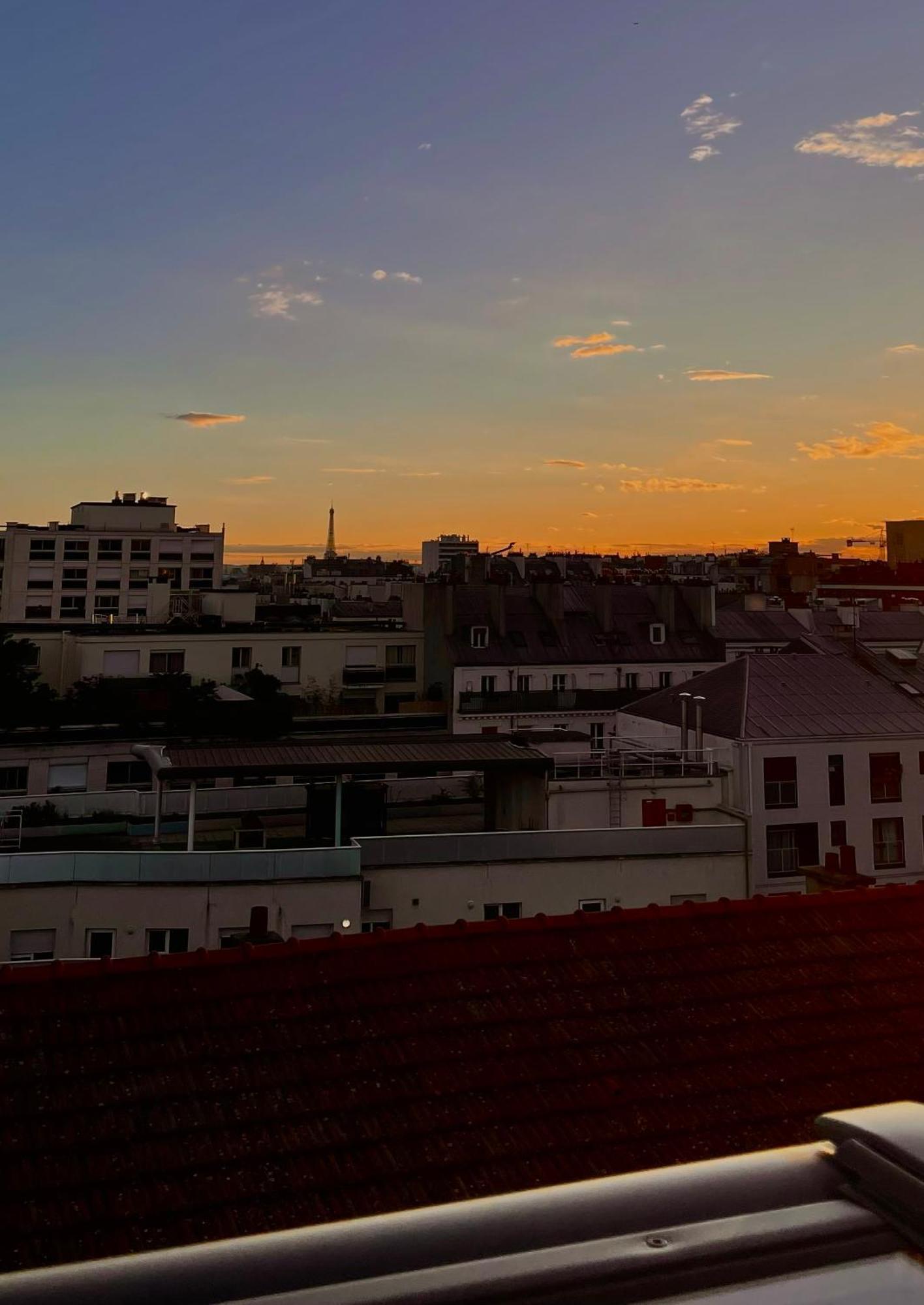 Heart Of With View - Renovated Appartement Parijs