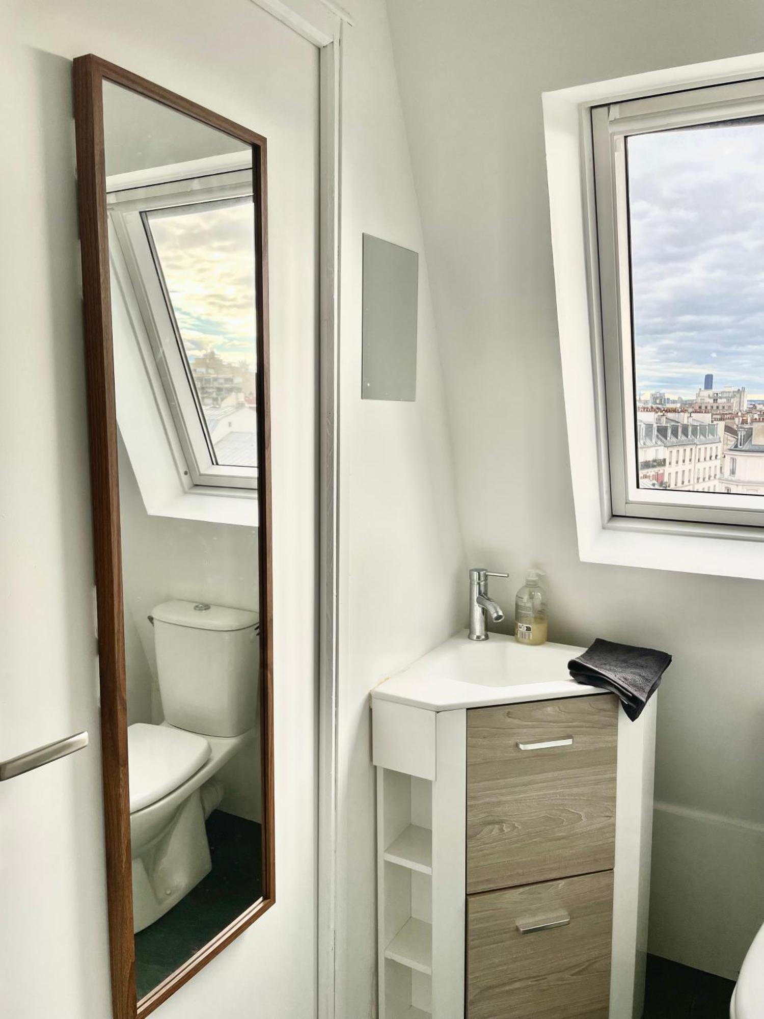 Heart Of With View - Renovated Appartement *