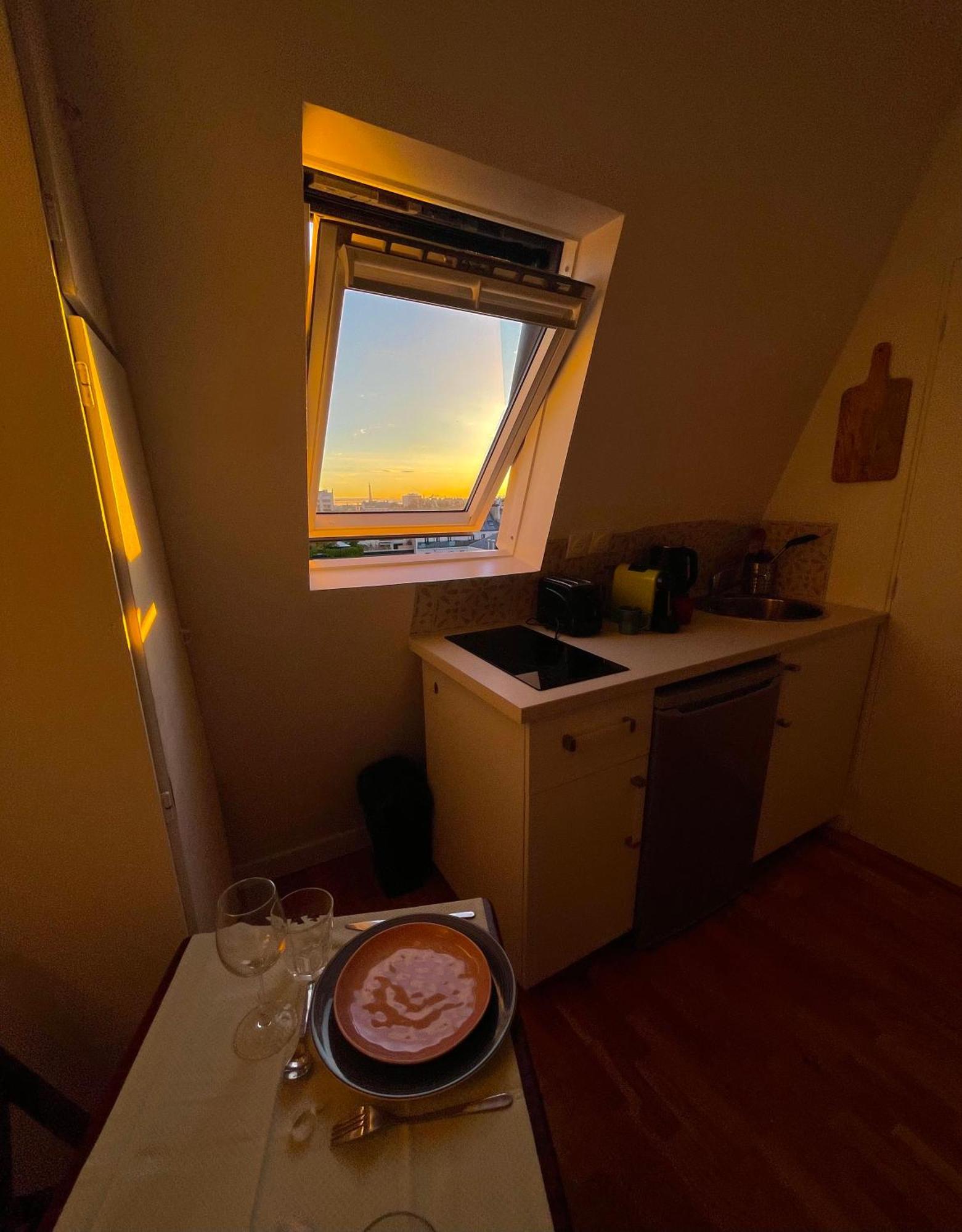 Appartement Heart Of With View - Renovated Parijs